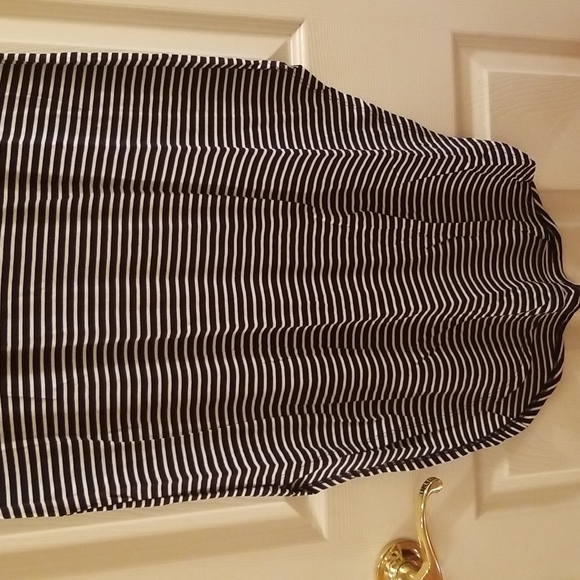 Short sleeve dress! - Picture 3 of 6